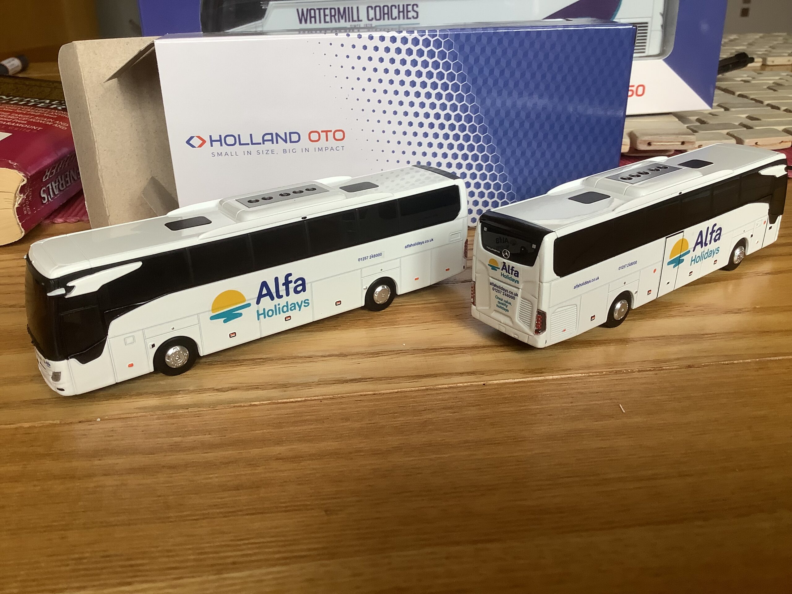 Alpha Holidays Mercedes Tourismo 1/87 HO scale - Holland Oto models - Image 2