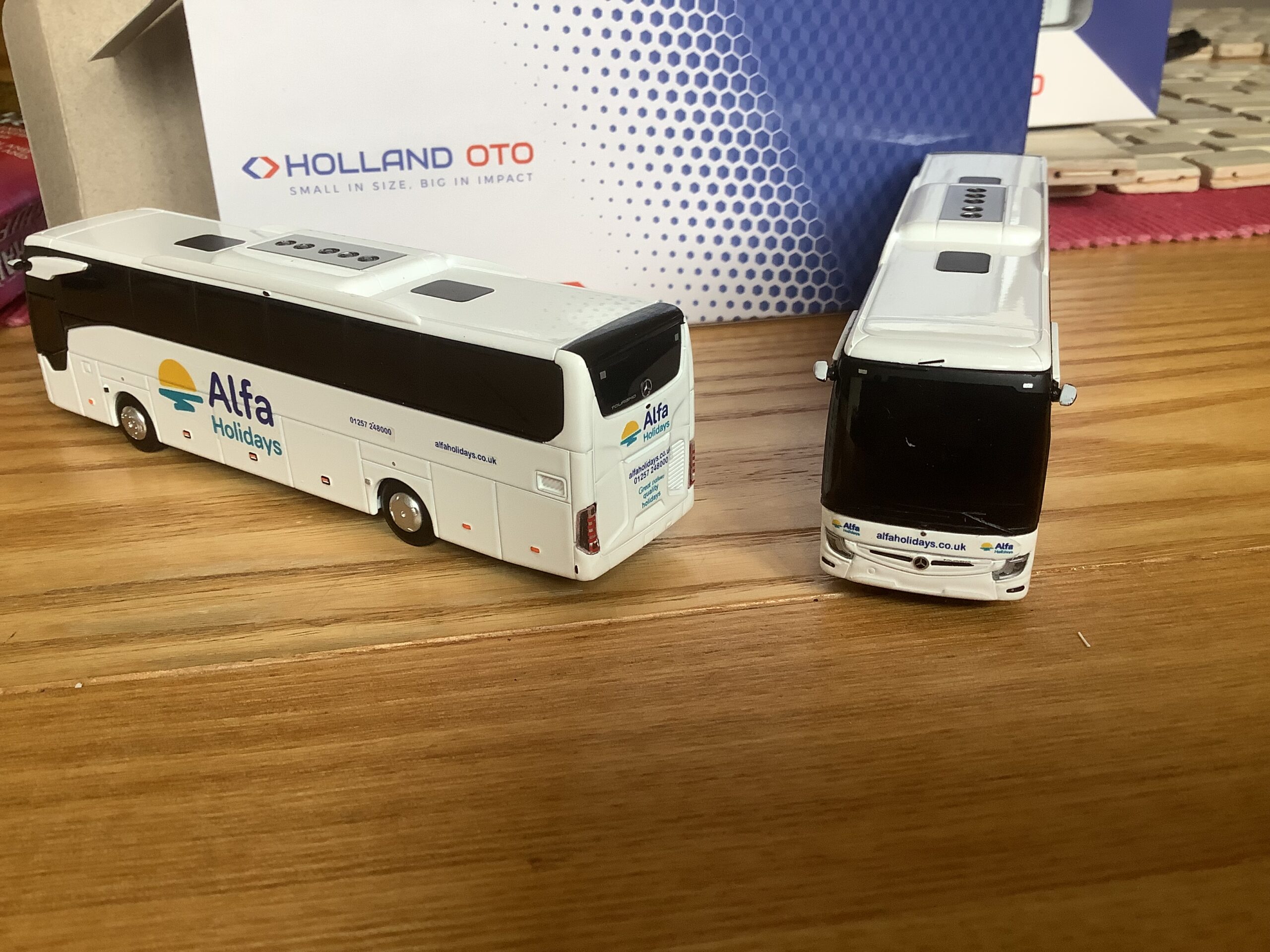 Alpha Holidays Mercedes Tourismo 1/87 HO scale - Holland Oto models